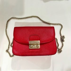 Gorgeous red chain crossbody bag